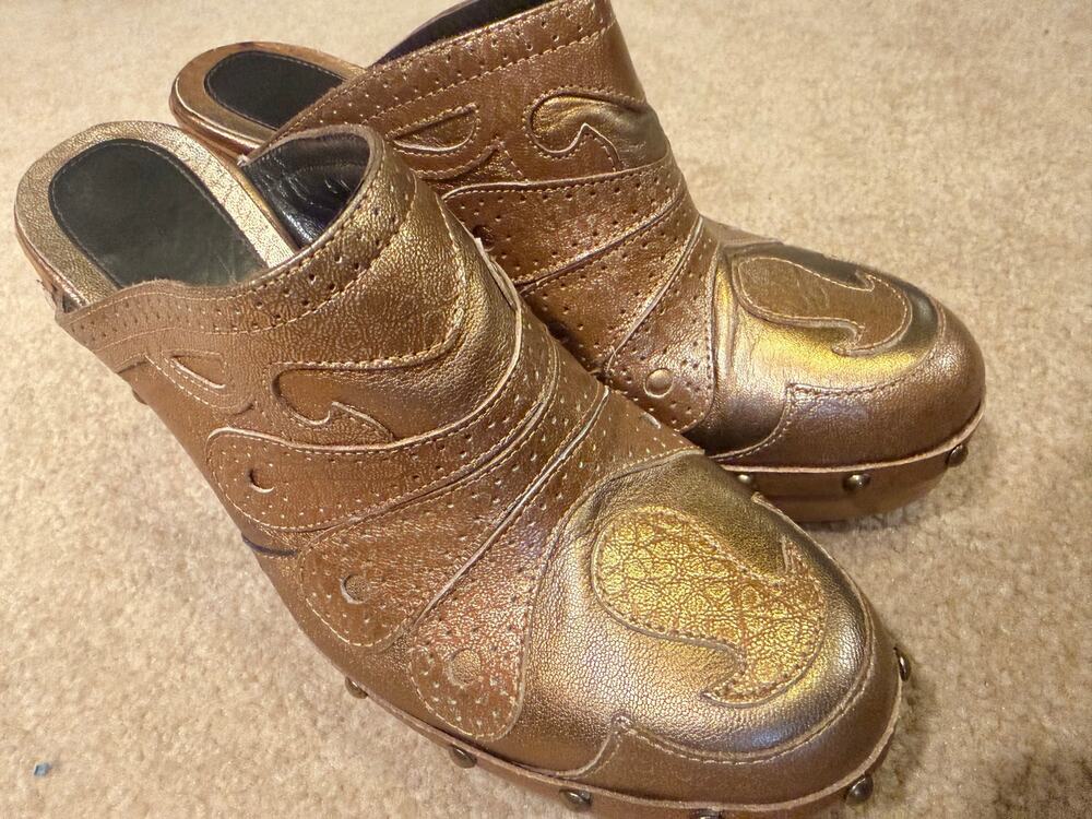 Via Spiga Vintage Gold Metallic Leather Wooden Platform Clogs Mules Heels Size 7